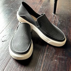 Crocs slip on black